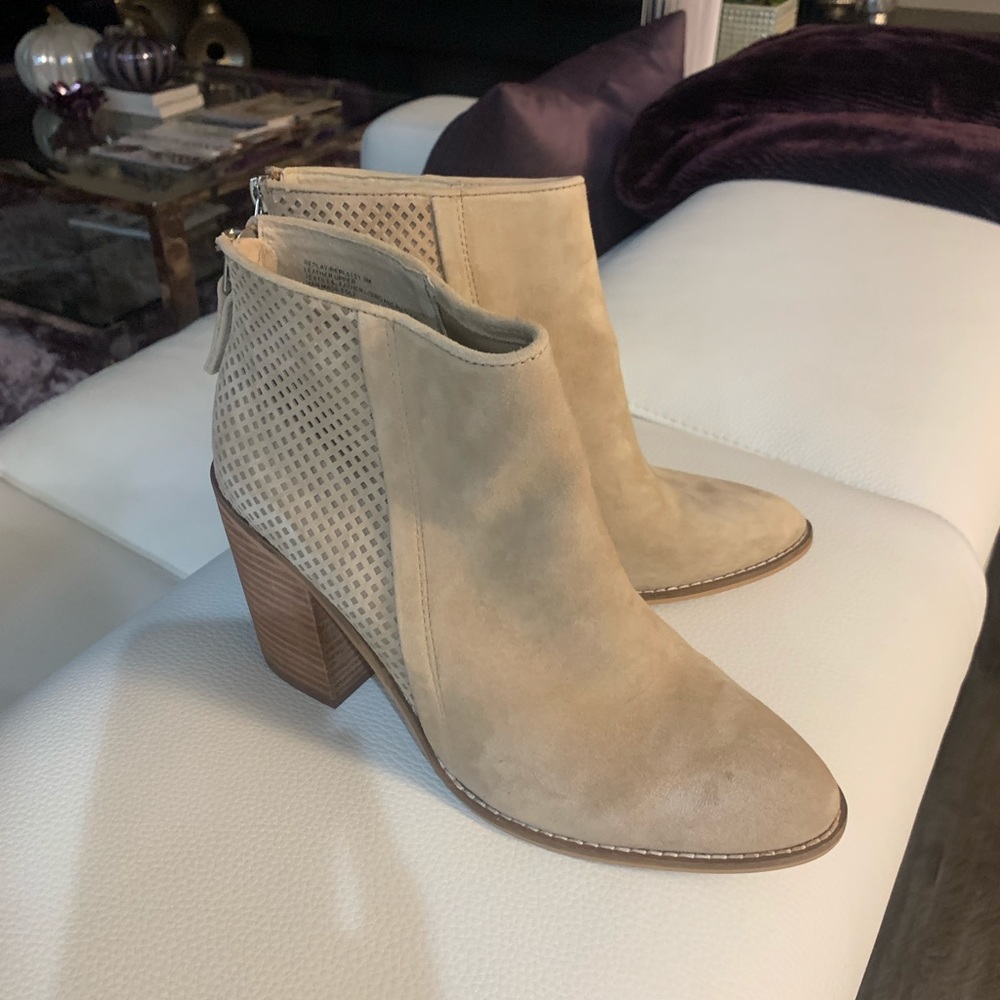 Brand new with box! Adorable Steve Madden boots